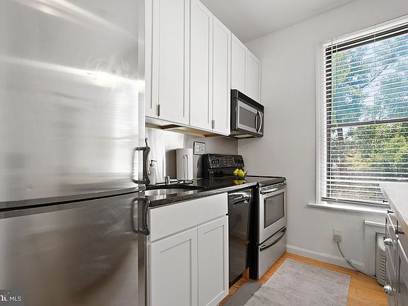 5th image of 1822 15th St NW APT 303