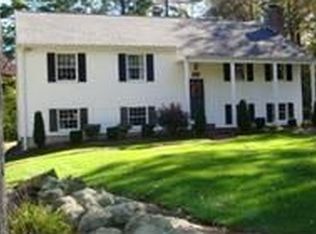 35 Oak Ridge Ln, Bridgewater, MA 02324