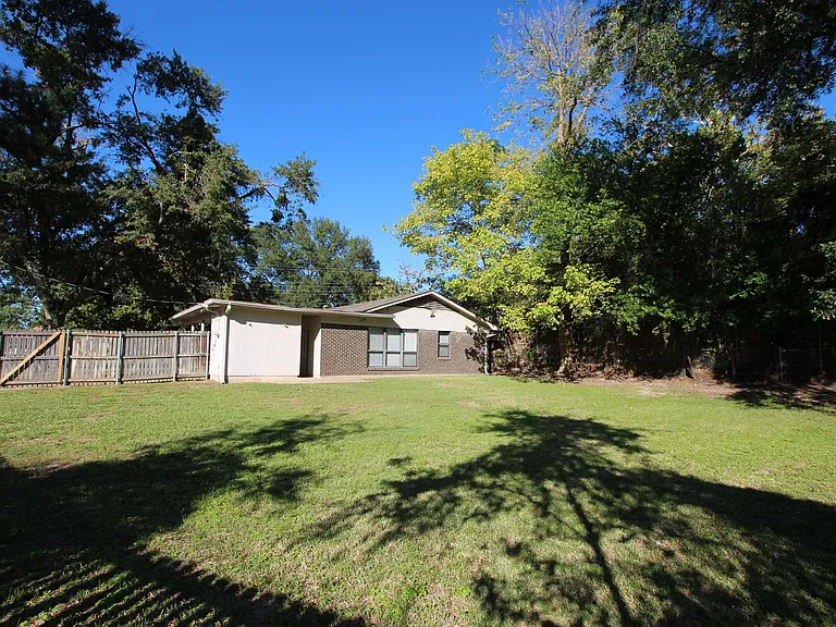 2725 Amy Ln — Photo 20