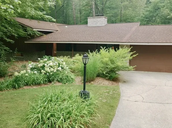 5513 Siebert St, Midland, MI 48640