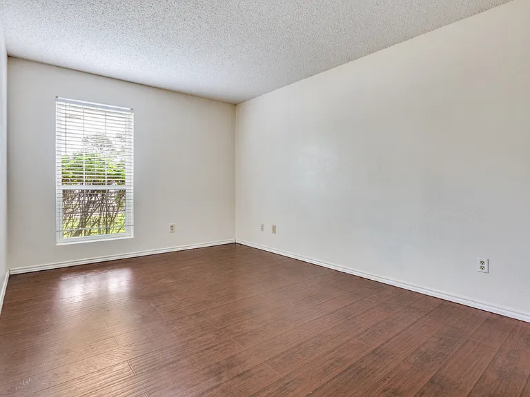 528 Lester St — Photo 20