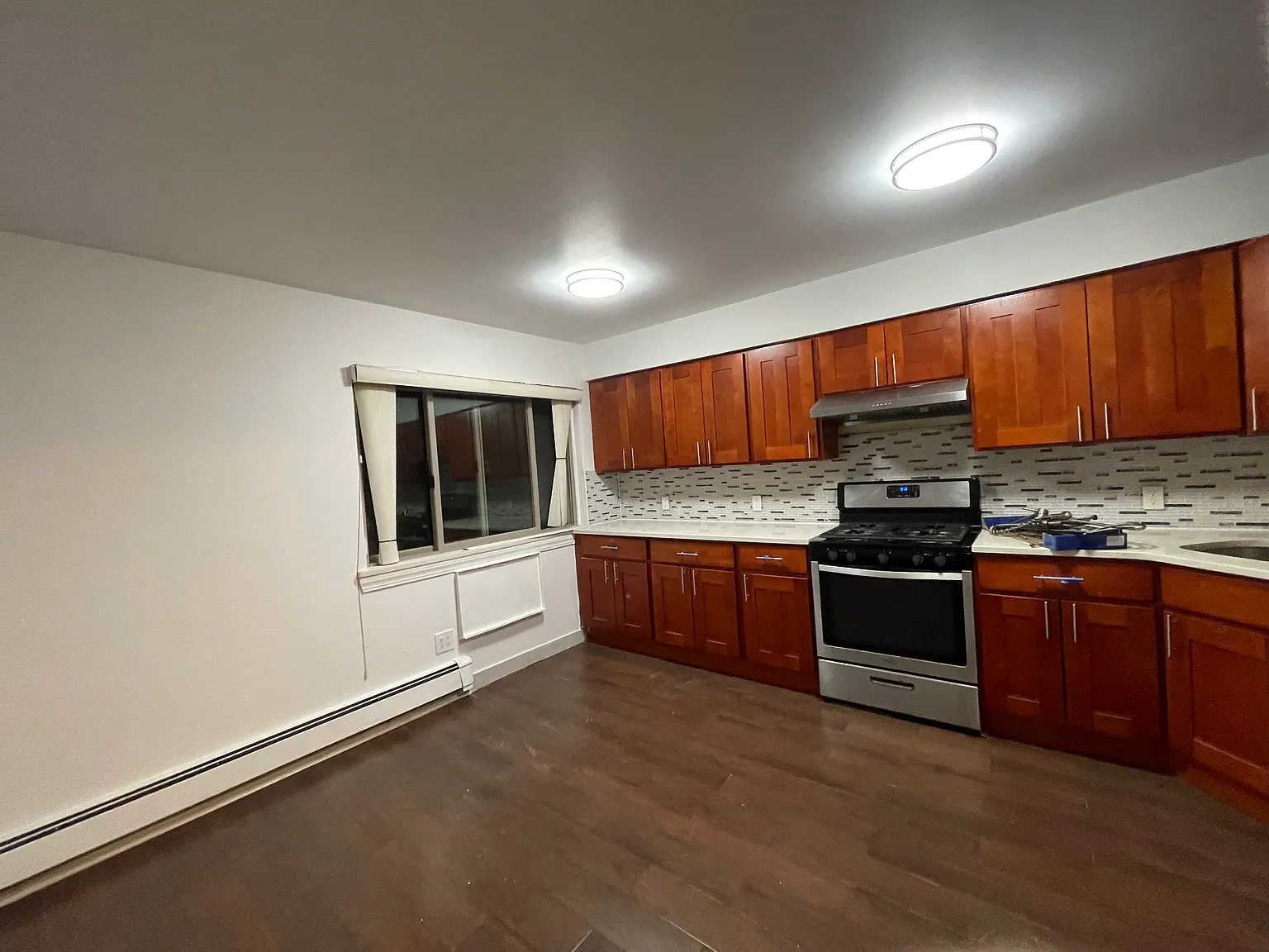 4 bed, 1200 sqft, $3,550 — Photo 1