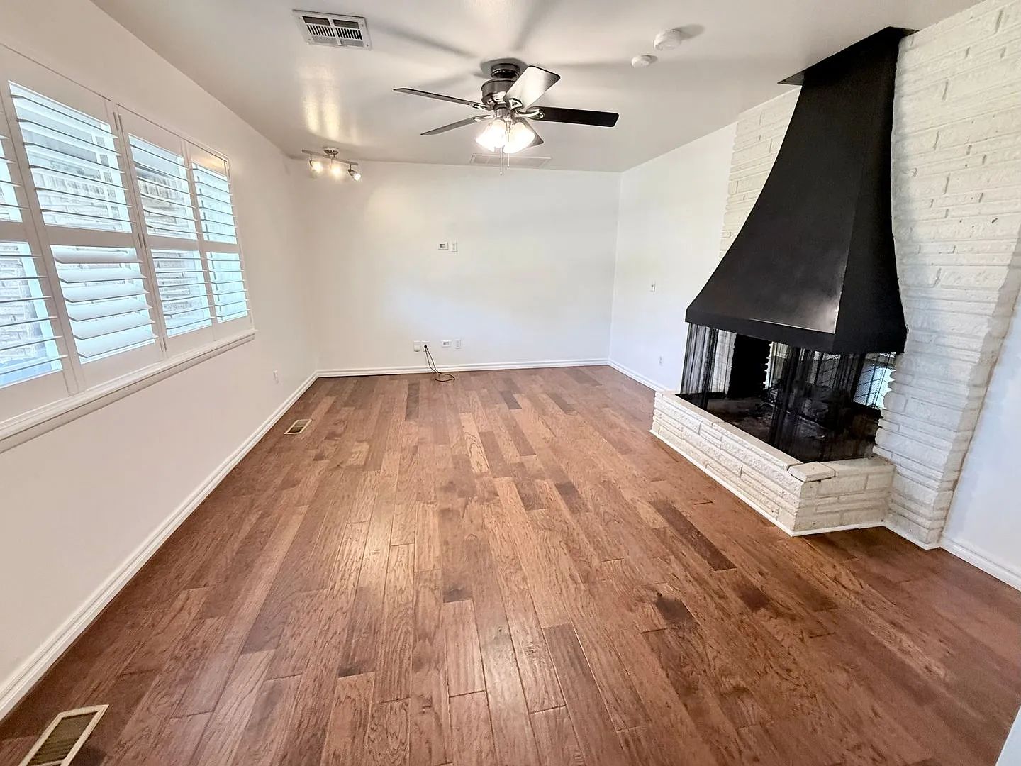 Large 3BD 2BA Home w/ Bonus Area in NW OKC, Edgewater Neighborhood!! — Photo 4