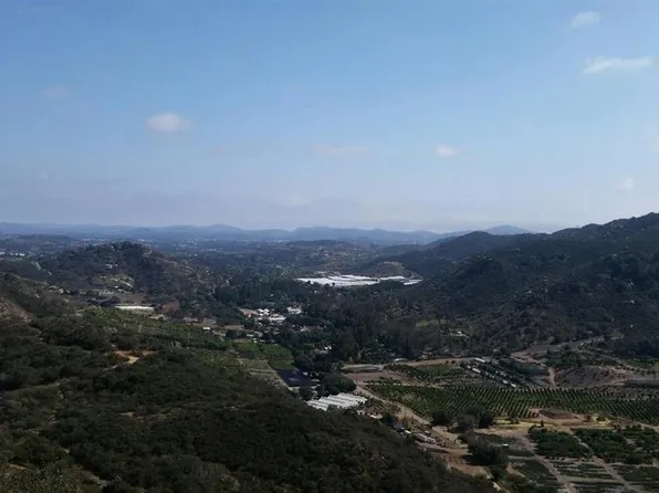 27623 Cougar Pass Rd, Escondido, CA 92026