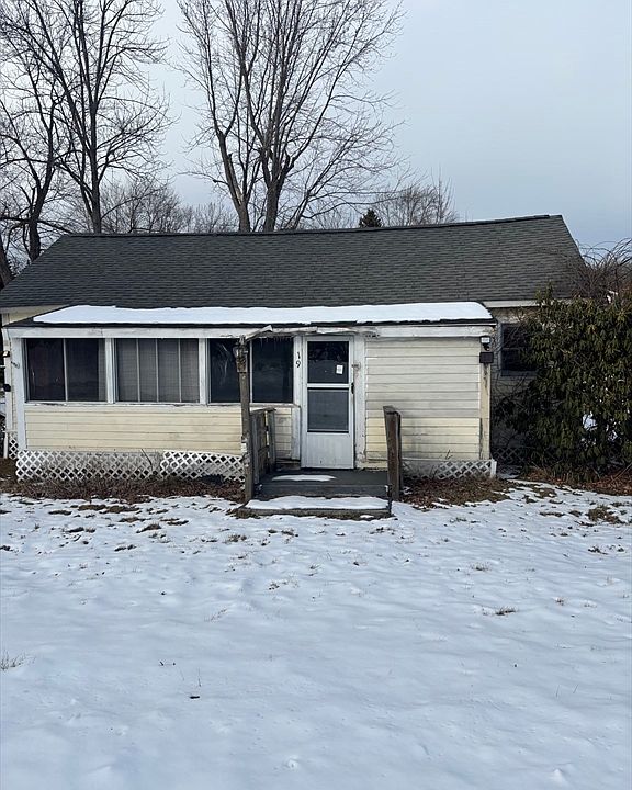 1st image of 19 Ipswich Dr