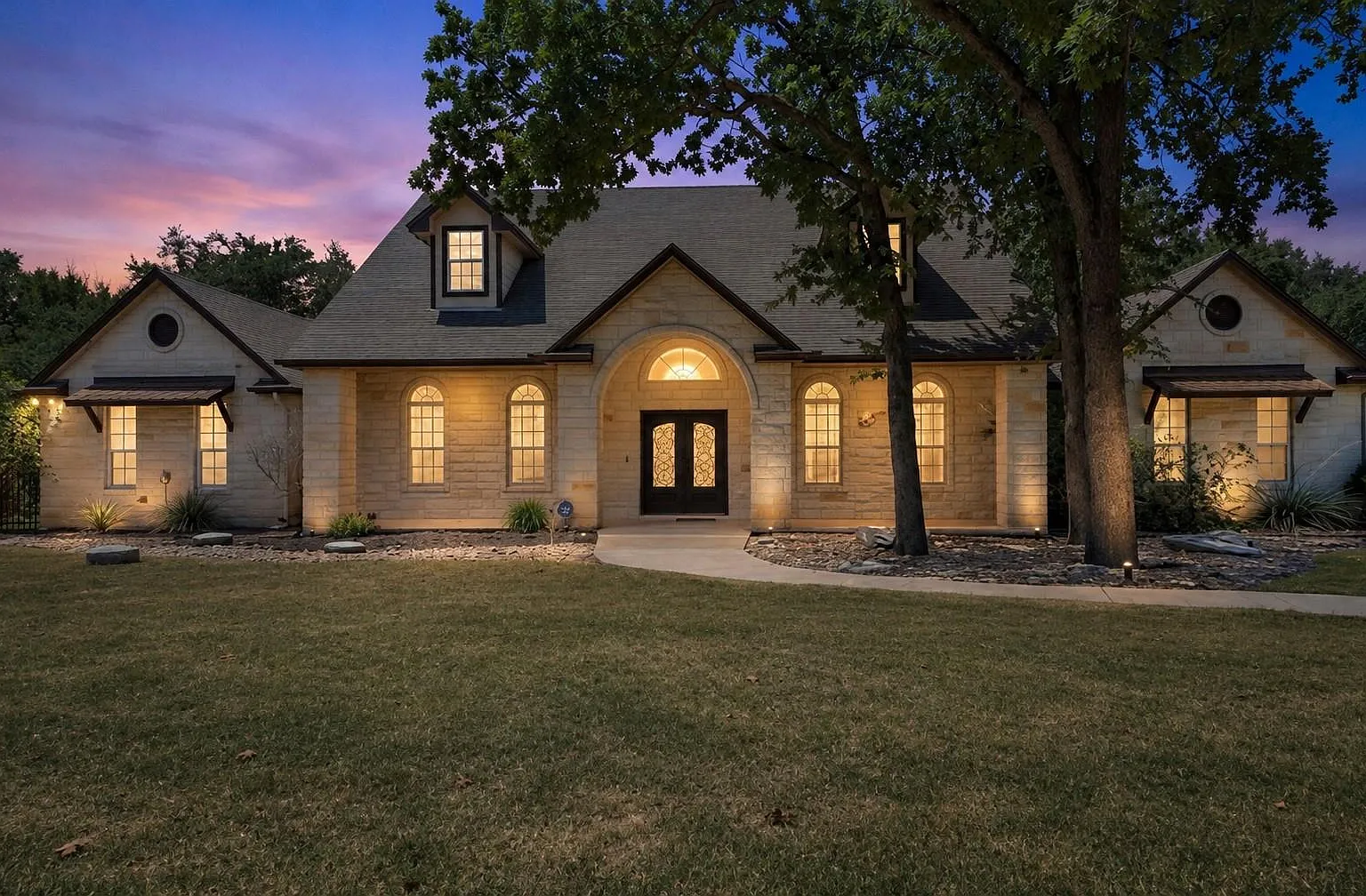 5 bed, 4.5 bath, 4651 sqft, $5,700 — Photo 1