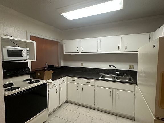 5th image of 3101 Highland Rd APT 222