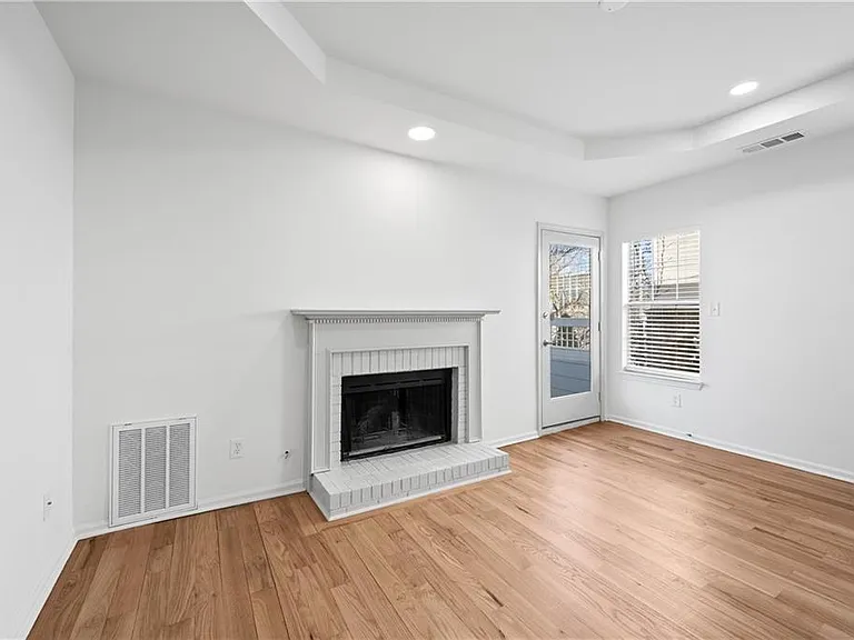 567 Winton Ter NE #A — Photo 4