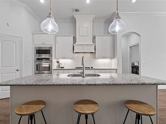5th image of 517 Belle Pointe Loop