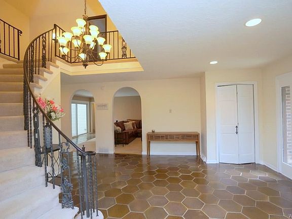 3rd image of 341 Forestview Dr