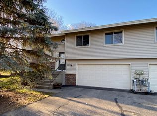 7026 Pima Ln, Chanhassen, MN 55317