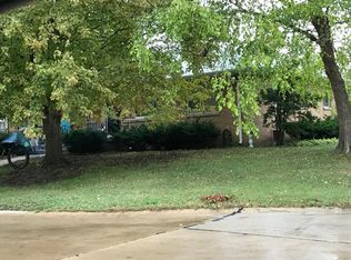 1202 Thomas Dr, Champaign, IL 61821