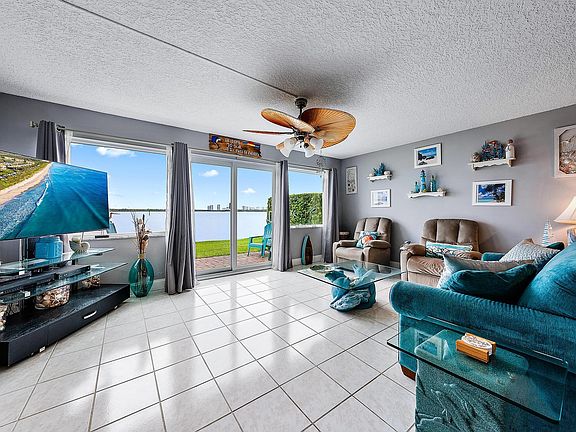 4th image of 52 Yacht Club Dr APT 105
