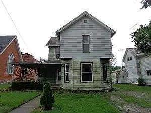 216 E High St photo 1