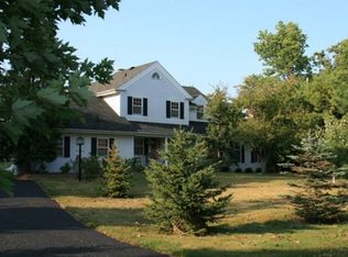 1499 Oakridge Rd, Neenah, WI 54956