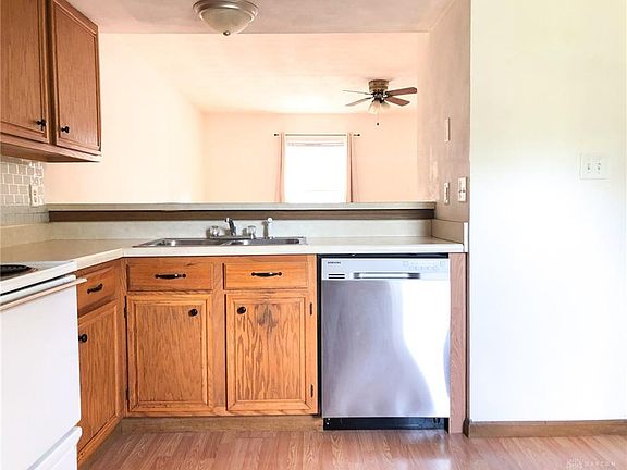 3rd image of 185 Madison St #187