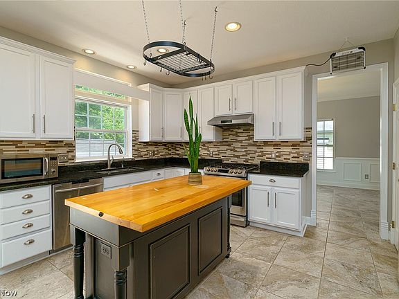 5th image of 16444 Selby Cir
