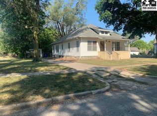 701 S Randall Ave, Moundridge, KS 67107