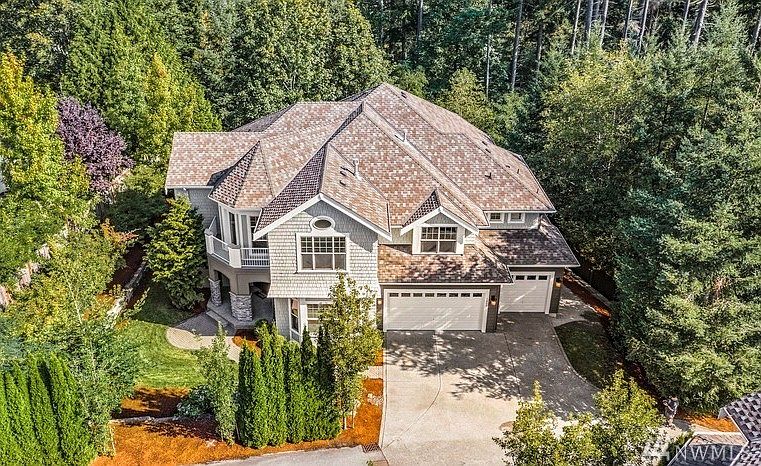 Stunning 4490 sq ft home surrounded by beautiful greenery, where Newcastle, Issaquah & Renton meet. Issaquah Schools!