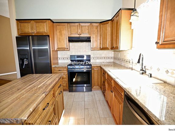 4th image of 873 Maria Dr