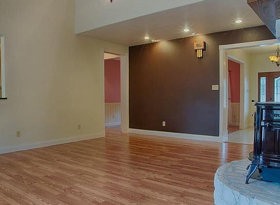 4th image of 1805 Sunset Dr