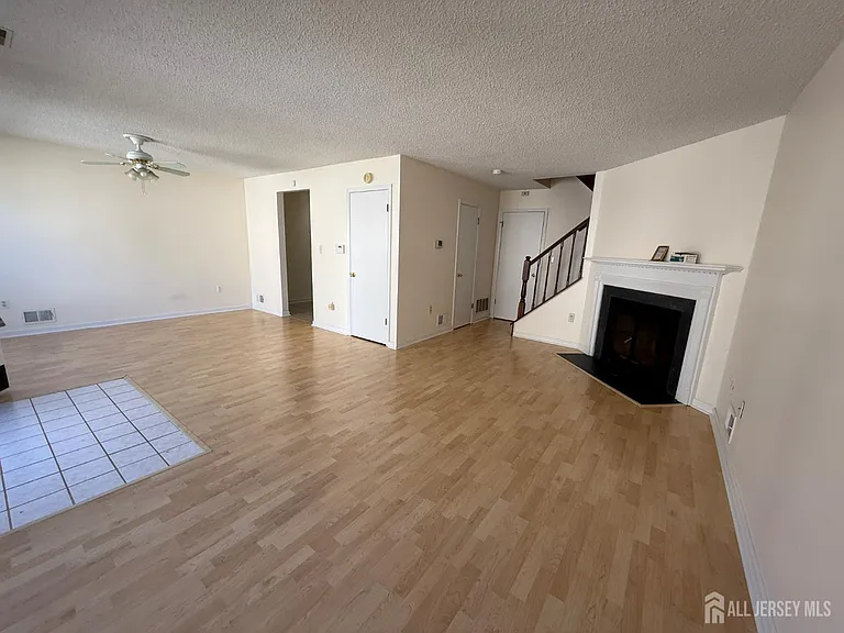 207 Darwin Ln — Photo 8
