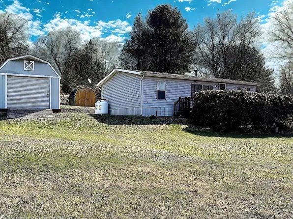 29 Cherokee Ln, Lehighton, PA 18235