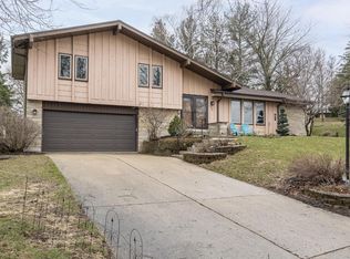 2029 Cobblestone Ct, Waukesha, WI 53188