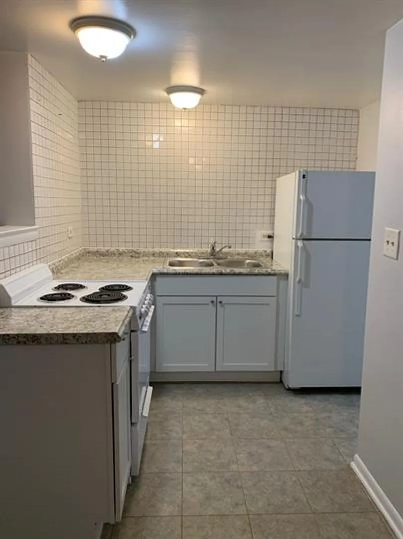 1417 N Broadway — Photo 1