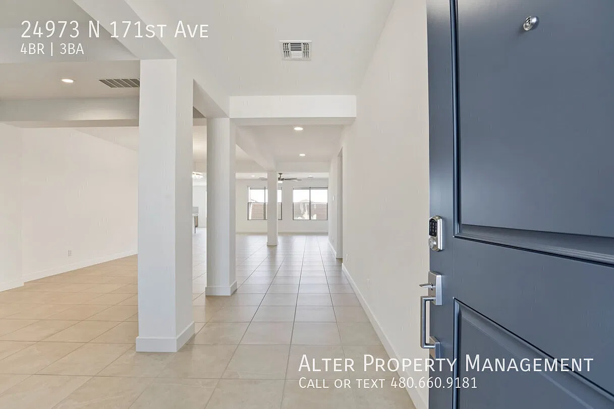 4 bed, 2800 sqft, $2,895 — Photo 2