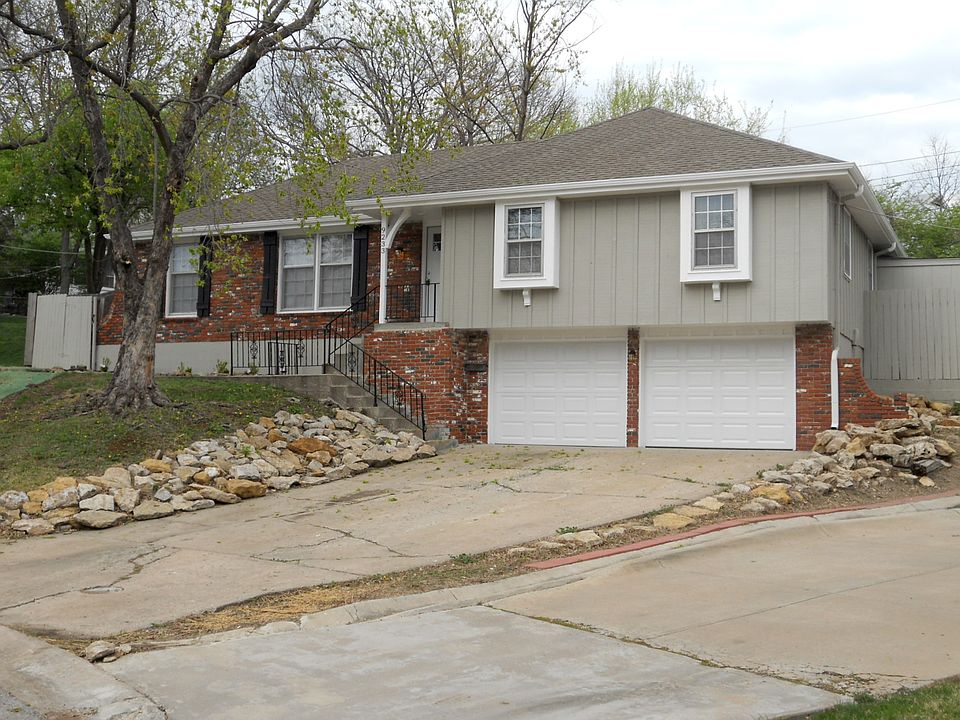 GREAT CURB APPEAL