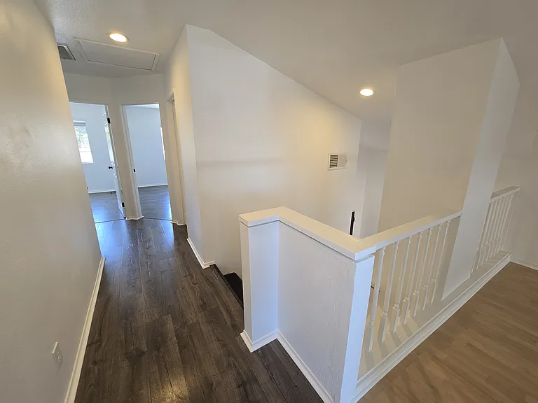 901 Acorn Ln — Photo 9