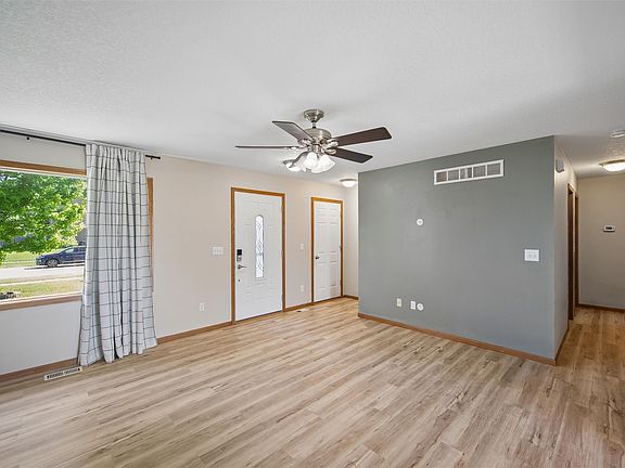 4th image of 604 Filmore Ave SE
