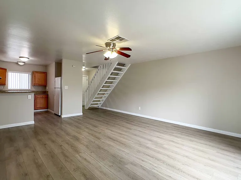 412-418 Grand Ave — Photo 2