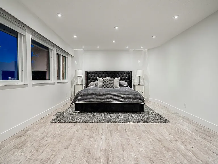 6446 Marine Dr — Photo 22