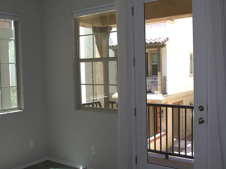 1676 E Hampton Ln — Photo 33