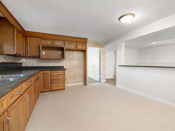 5th image of 2628 Karen Dr