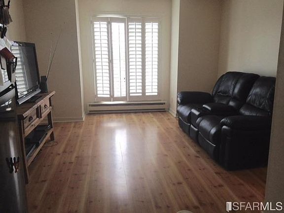 3rd image of 1444 La Playa St