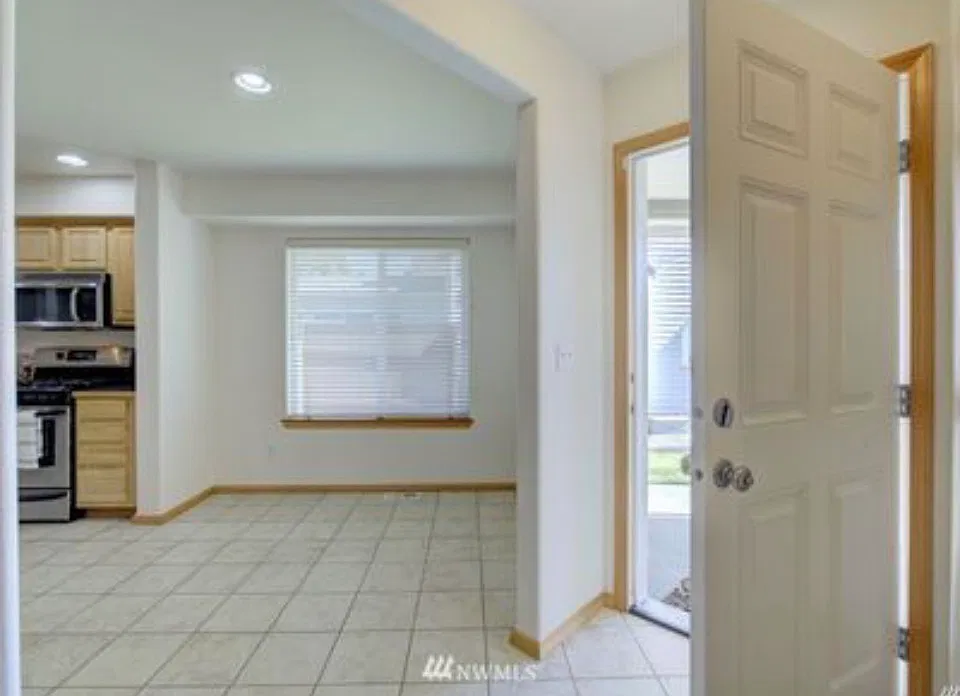 3 bed, 2.5 bath, 1750 sqft, $3,200 — Photo 3