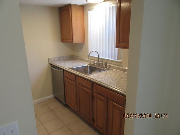 5th image of 54 Masters Dr APT B