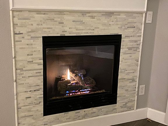 Gas fireplace