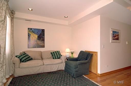 4th image of 853 W Wrightwood Ave #B