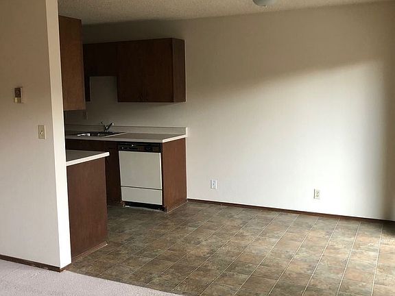 5th image of 4740 40th Ave NE #40L