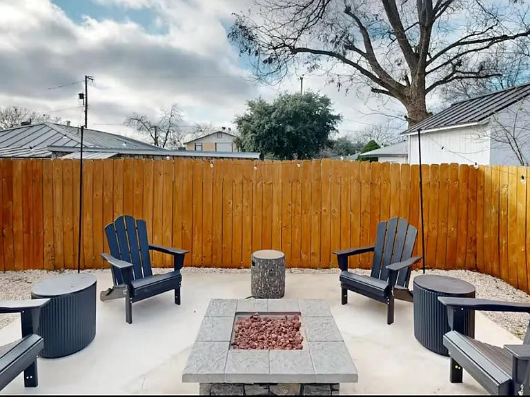 322 Andrews St #A — Photo 14