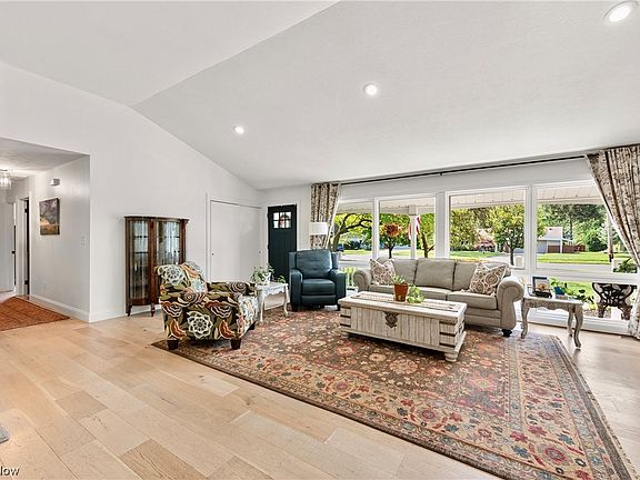3rd image of 30118 Meadowlane Dr