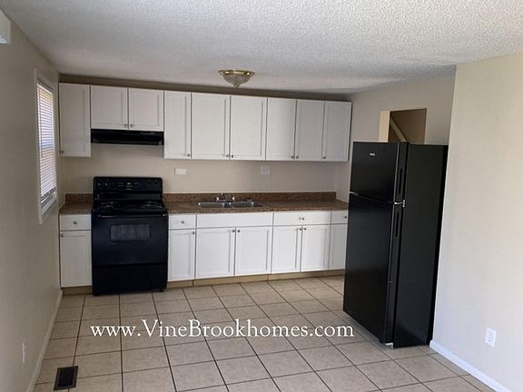 4th image of 2726 N Sheffield Dr