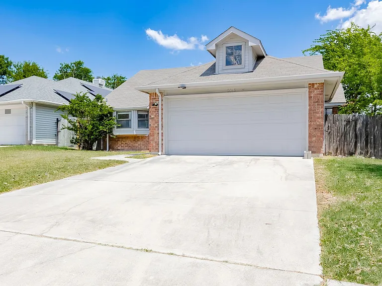 2015 Newton Dr — Photo 3