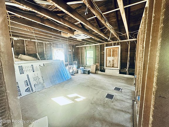 4th image of 93 Grant St