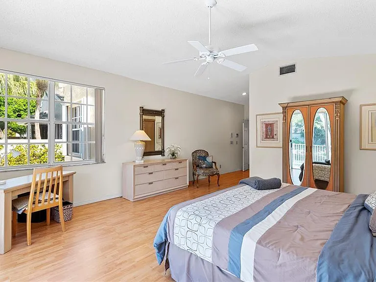 8170 Hampton Wood Dr — Photo 11