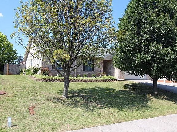 3rd image of 1146 Willow Creek Cir